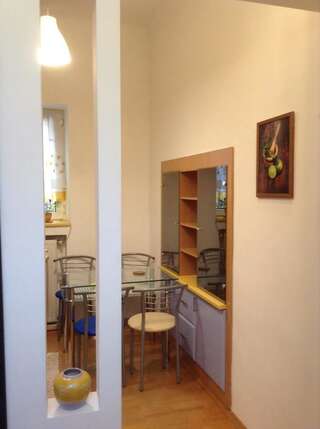 Апартаменты Family Stay in Lviv (2 Rooms + Kitchen) Kulʼparkuv Апартаменты-13