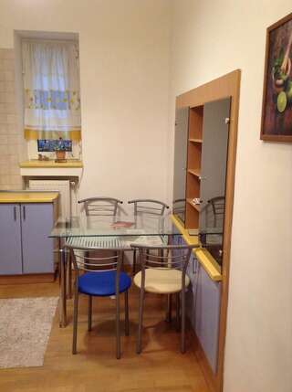 Апартаменты Family Stay in Lviv (2 Rooms + Kitchen) Kulʼparkuv Апартаменты-16